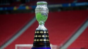 Troféu da Copa América (foto: Evaristo Sá/AFP Getty Images)