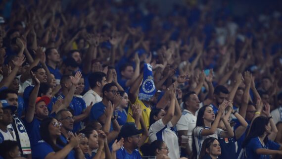 Cruzeiro contou com o apoio de mais de 36 mil torcedores no empate por 1 a 1 com o Athletico-PR (foto: Ramon Lisboa/EM D.A Press)