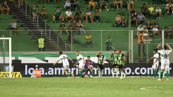 América contra o Coritiba pelo Brasileiro (foto: Ramon Lisboa/EM/D.A Press)