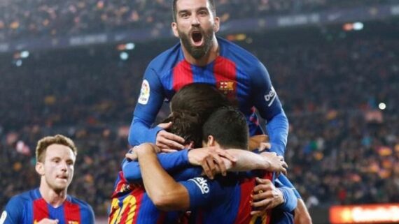 Arda Turan comemora gol pelo Barcelona (foto: Reprodução/Redes Sociais)