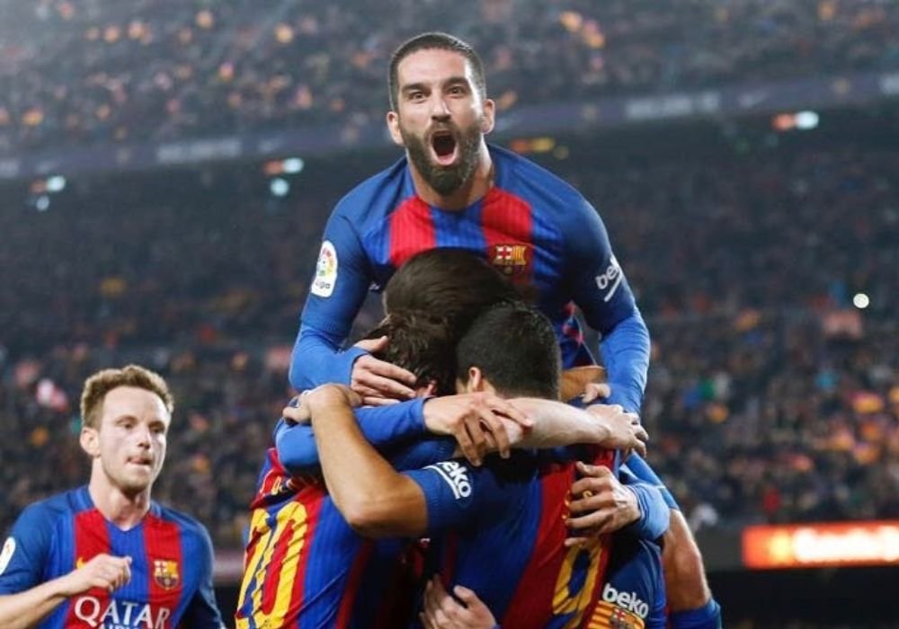 Arda Turan comemora gol pelo Barcelona (foto: Reprodução/Redes Sociais)