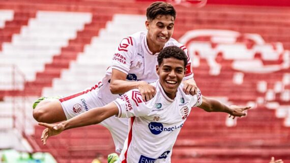 Caio Suassuna, atacante que é sobrinho-neto do escritor Ariano Suassuna (foto: Reprodução/Instagram)