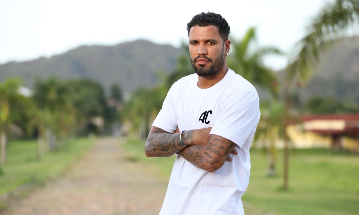 Jonathas de Jesus com a camisa do Athletic (foto: Divulgação/Athletic)