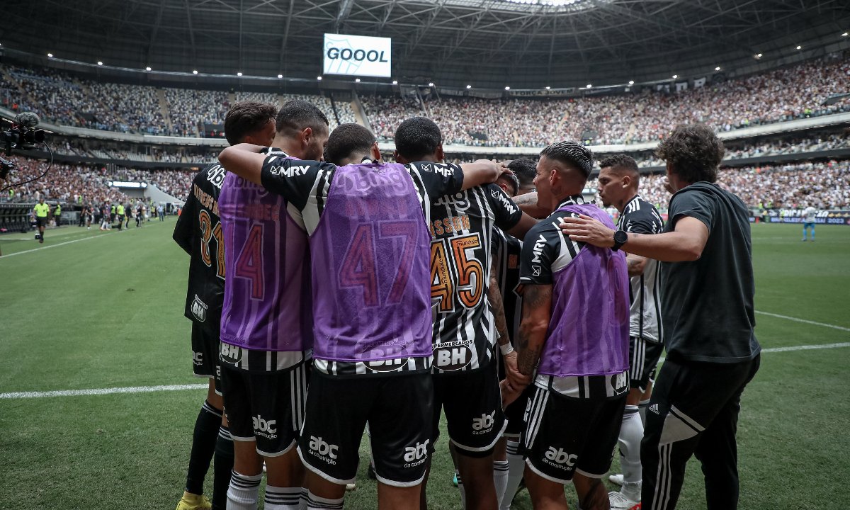Jogadores do Atlético comemoram gol sobre o Grêmio (foto: Pedro Souza/Atlético)