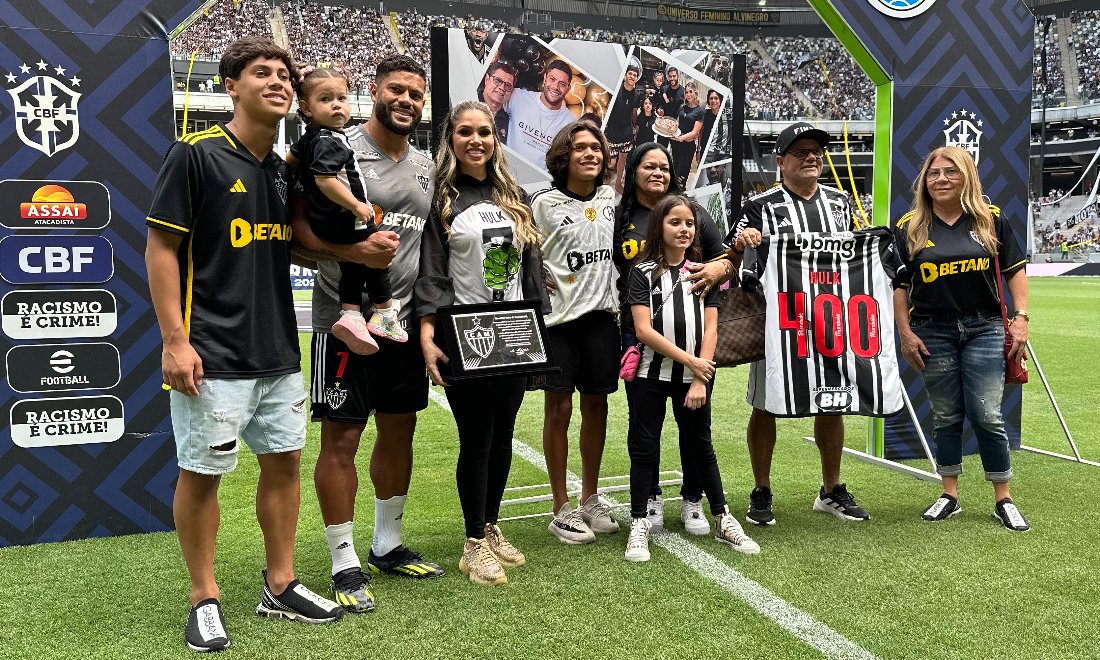 Hulk é homenageado pelos 400 gol oficiais na Arena MRV (foto: Ramon Lisboa/EM/DA.Press)