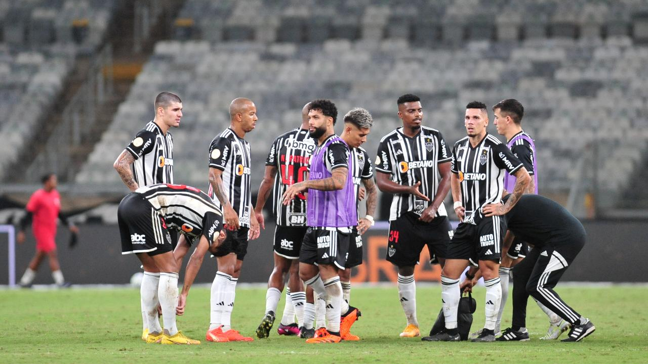 Isaac (último à esquerda) é destaque do Atlético na base e já fez algumas aparições pelo time principal - (foto: Alexandre Guzanshe/EM/D.A. Press)