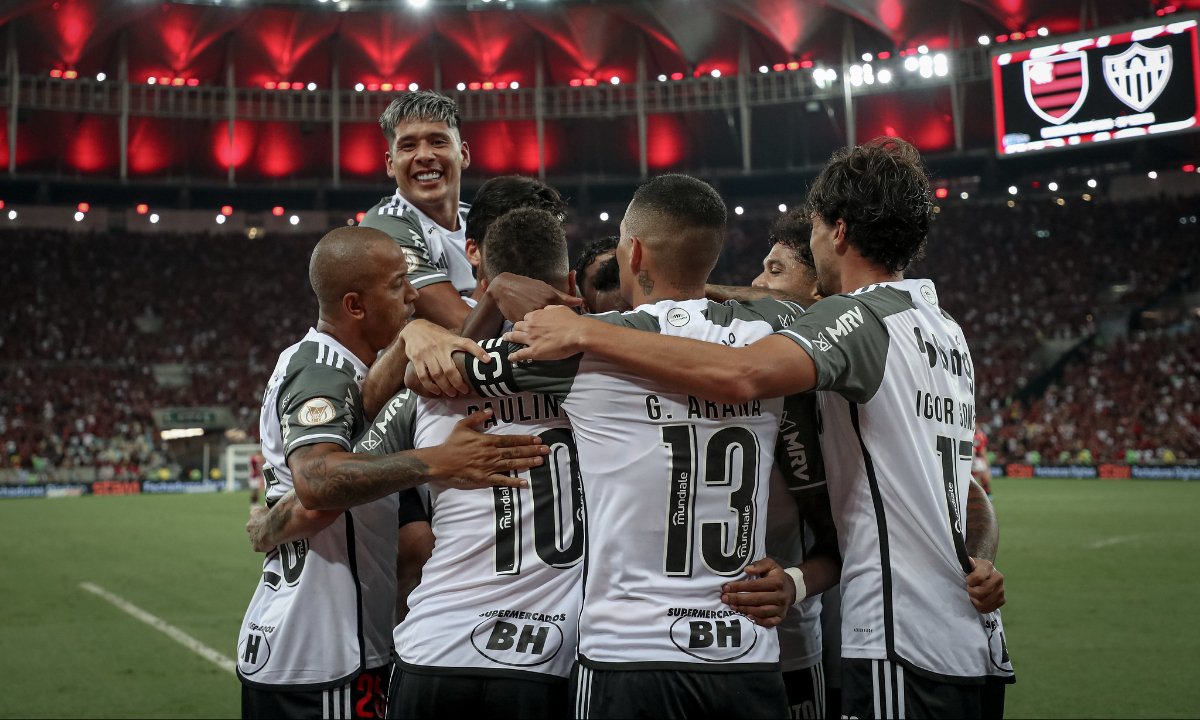 Jogadores do Atlético comemoram segundo gol sobre o Flamengo no Maracanã (foto: Pedro Souza/Atlético)