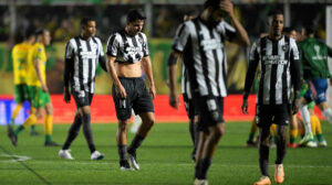 Botafogo passa por crise após perder a liderança do Brasileiro (foto: JUAN MABROMATA/AFP)