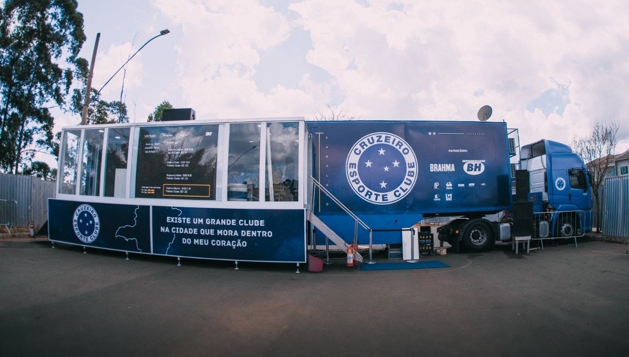 Cruzeiro criou projeto de caravana para se aproximar de torcedores do interior de Minas Gerais (foto: Divulgação/Cruzeiro)