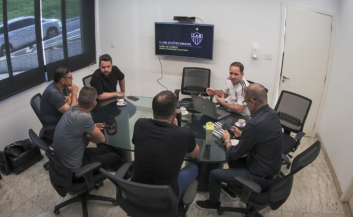 Reunião entre CIGA, diretoria de futebol do Atlético e Eduardo Coudet, em novembro de 2022 - (foto: Pedro Souza/Atlético)