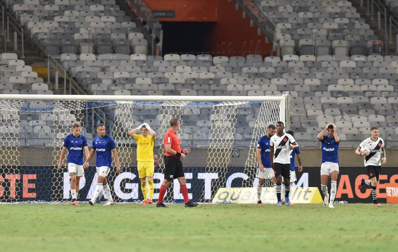Veja risco de rebaixamento de Cruzeiro e Vasco após empate pelo Brasileirão