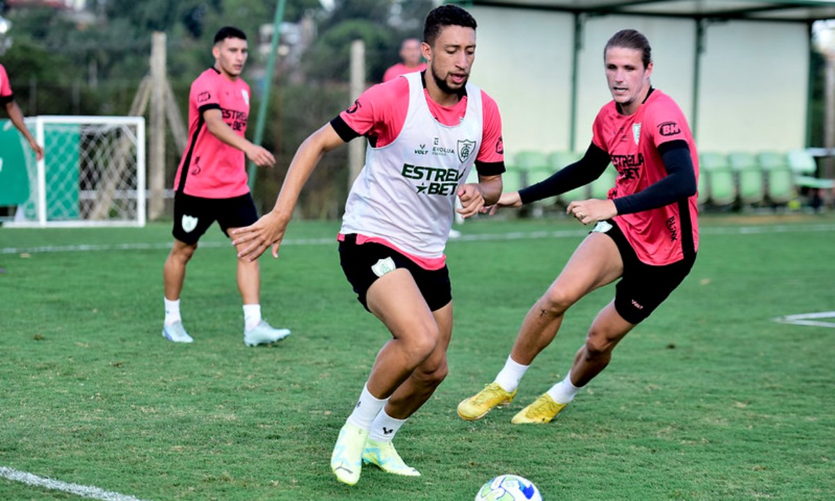 Jogadores do América em treino no CT Lanna Drumond (foto: Mourão Panda/América)