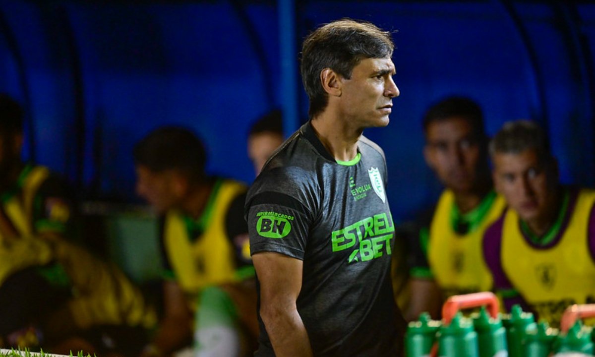 Fabián Bustos em jogo pelo Brasileiro (foto: Mourão Panda/América)