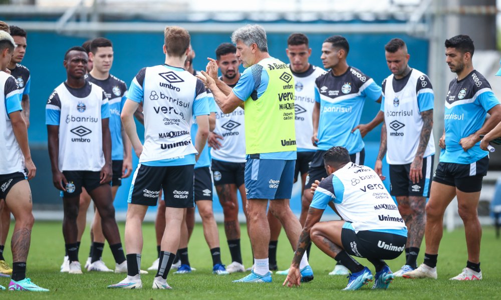 Jogadores do Grêmio reunidos com Renato Gaúcho em treino (foto: Lucas Uepel/Grêmio)