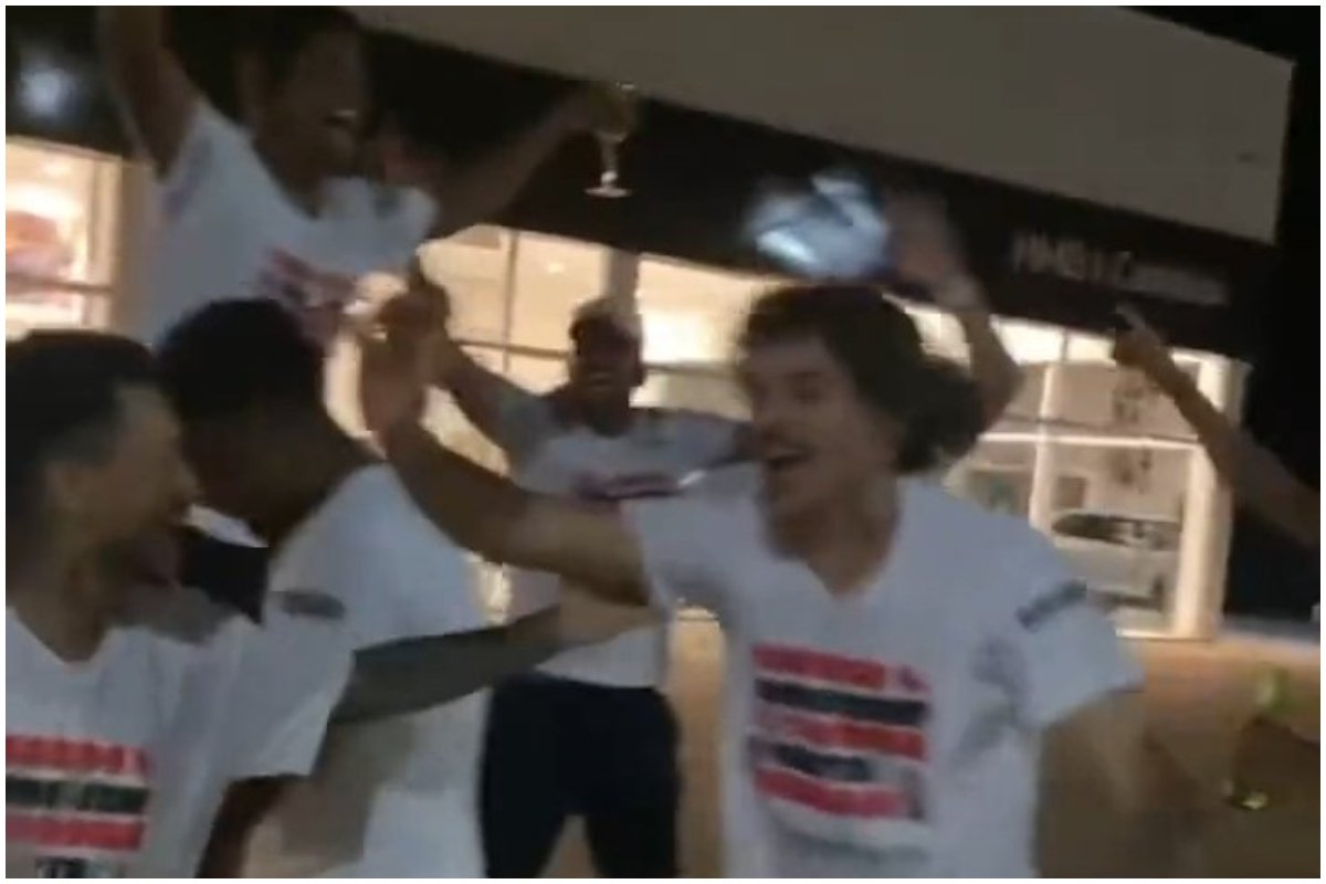 Jogadores do Vitória comemorando (foto: Reprodução)