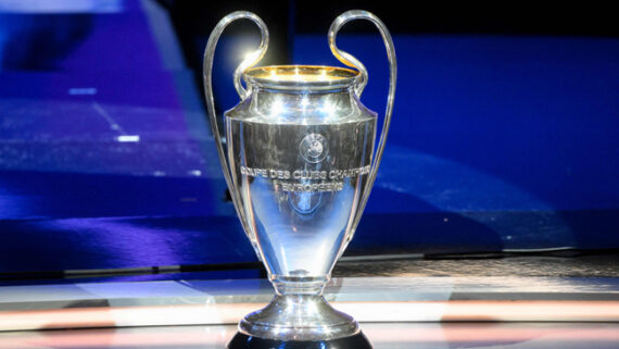 Troféu da Liga dos Campeões da Europa (foto: NICOLAS TUCAT / AFP)