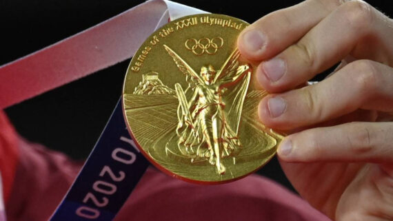 Medalha de ouro da Olimpíada de Tóquio'2020 (foto: ALEXANDER NEMENOV / AFP)