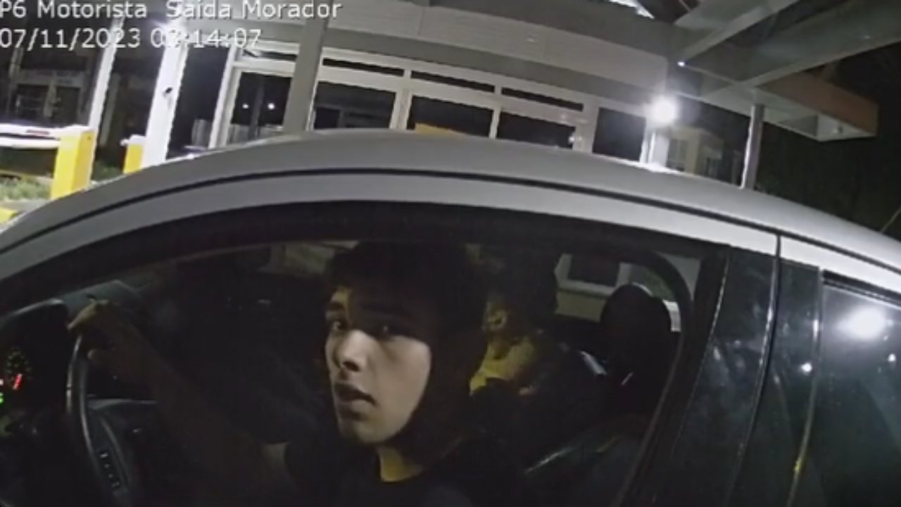 Vídeo da câmera de segurança do condomínio mostra vizinho da casa dos pais de Bruna Biancardi liberando entrada dos ladrões (foto: Reprodução/Redes Sociais)