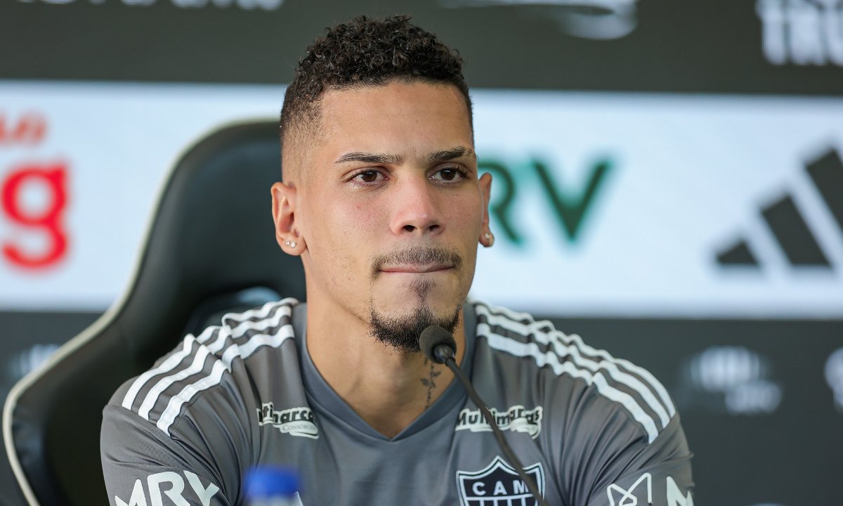 Paulinho em entrevista coletiva no Atlético (foto: Pedro Souza/Atlético)