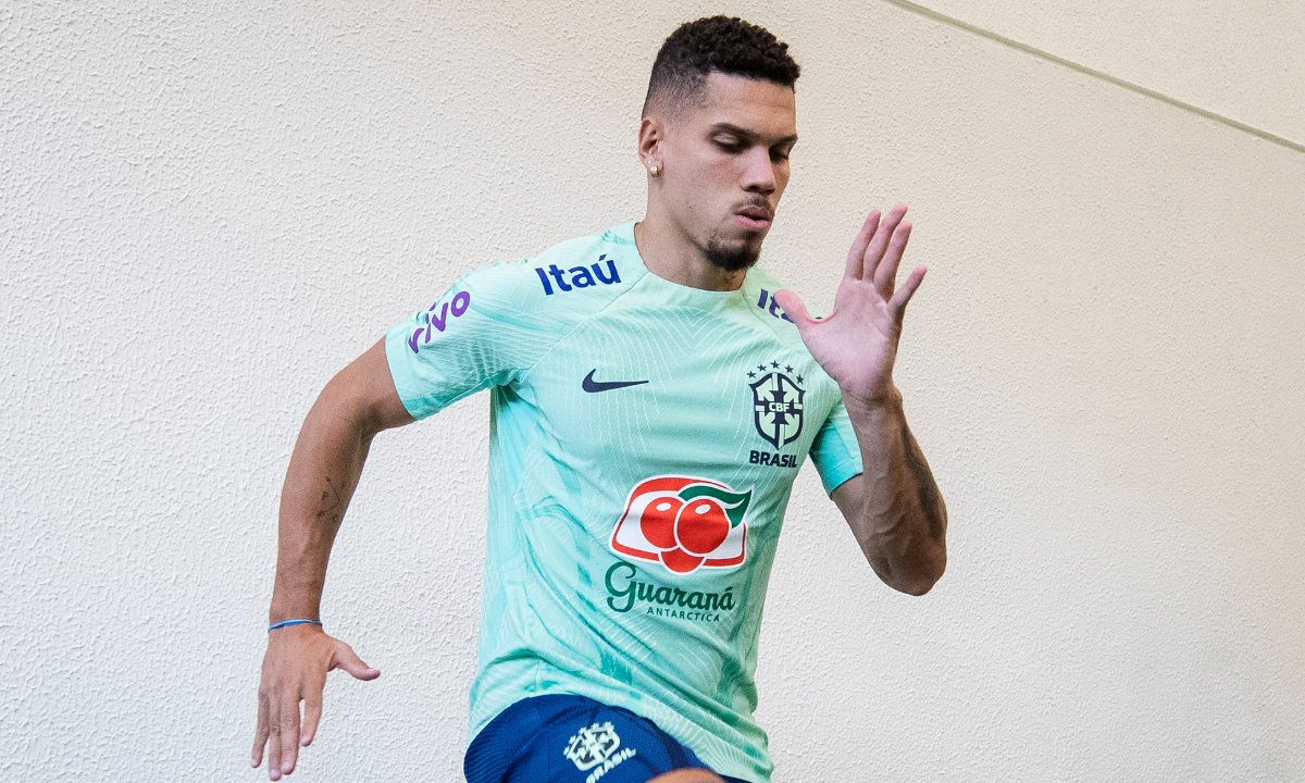 Paulinho em treino pela Seleção Brasileira (foto: Joilson Marconne / CBF)