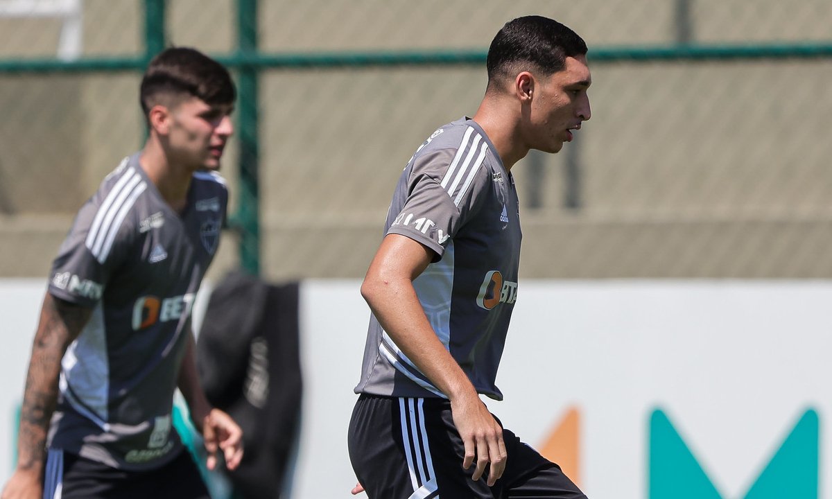 Paulo Vitor em treino do Atlético (foto: Pedro Souza/Atlético)