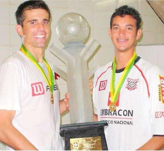 Victor e Réver campeões da Copa do Brasil pelo Paulista em 2005 - (foto: Divulgação/Paulista de Jundiaí )