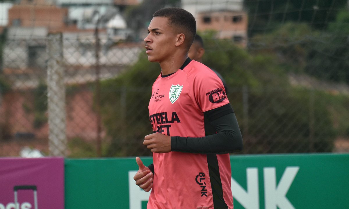 Rodriguinho em treino no CT Lanna Drumond (foto: Mourão Panda/América)
