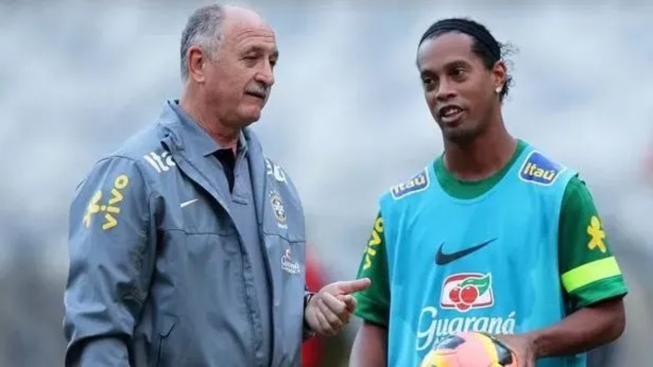 Ronaldinho e Felipão juntos na Seleção Brasileira (foto: Divulgação/CBF)