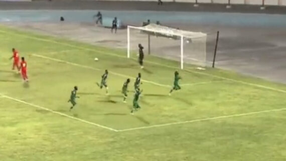 Seleção de Comores comemorando gol (foto: Reprodução)