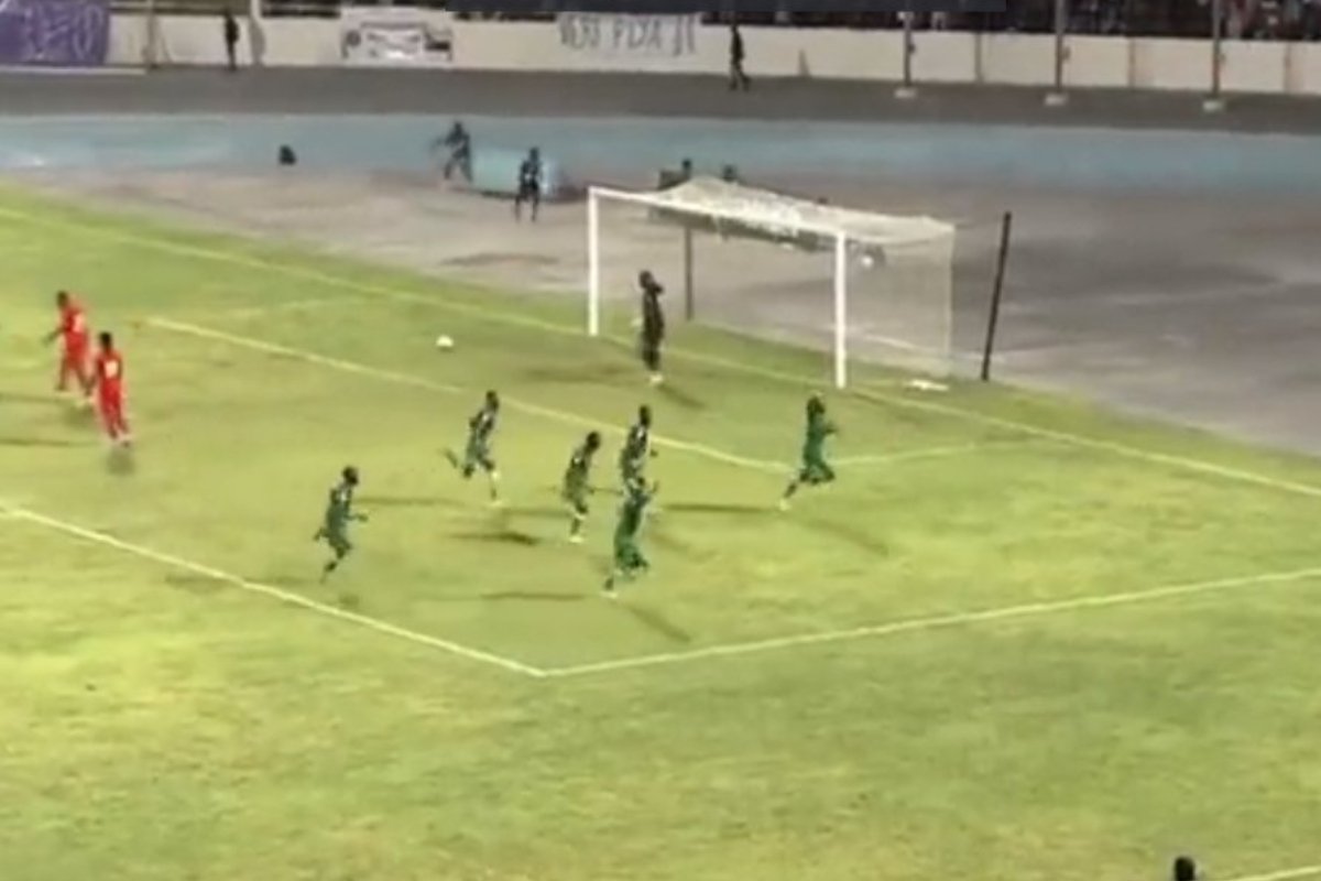 Seleção de Comores comemorando gol (foto: Reprodução)