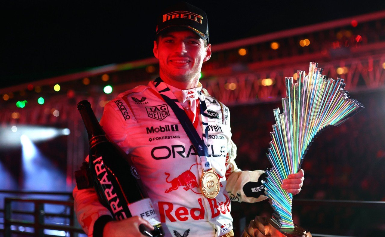 Max Verstappen, piloto holandês, comemora vitória no GP de Las Vegas (foto: Reprodução/Twitter/F1)