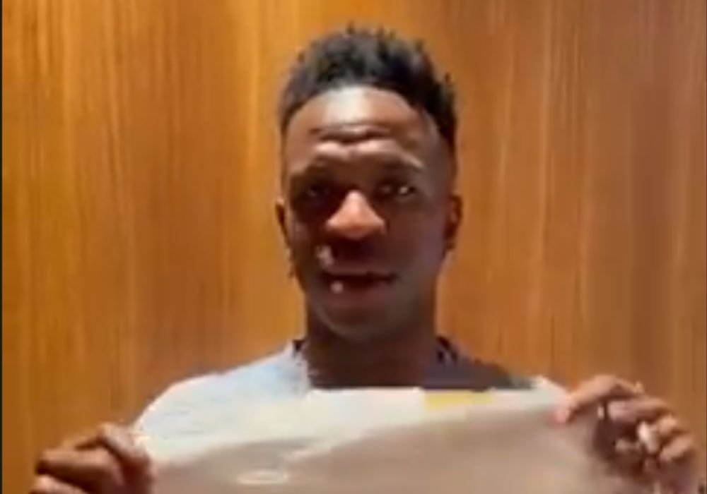 Vini Jr com camisa do Real Madrid (foto: Reprodução/Redes Sociais)