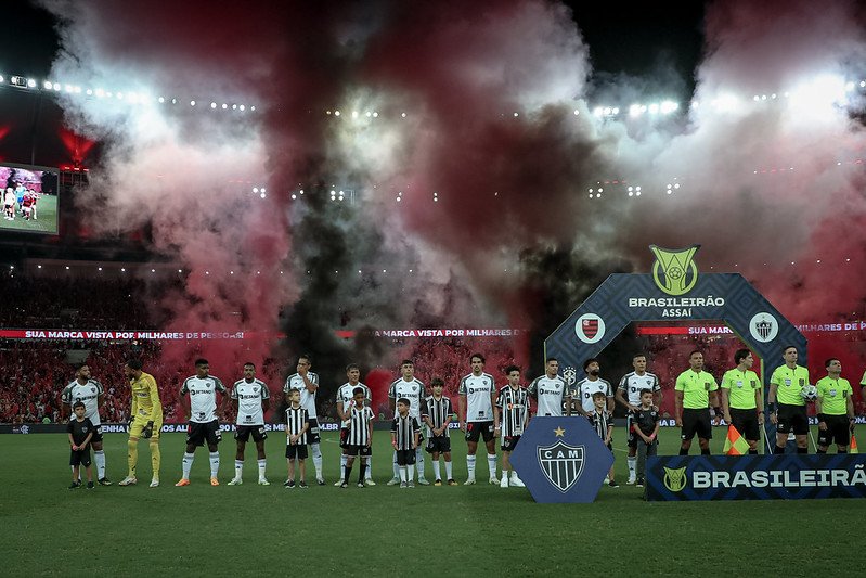 Jogadores do Atlético antes de duelo com Flamengo no Maracanã (foto: Pedro Souza/Atlético)