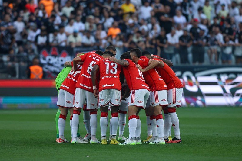 Jogadores do Inter antes de enfrentar o Corinthians (foto: Ricardo Duarte/Intenacional)