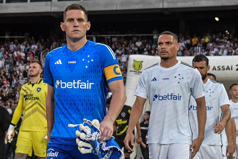 Rafael Cabral na entrada de campo (foto: Staff Images/Cruzeiro)