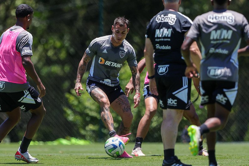 Vargas em treino do Atlético (foto: Pedro Souza/Atlético)