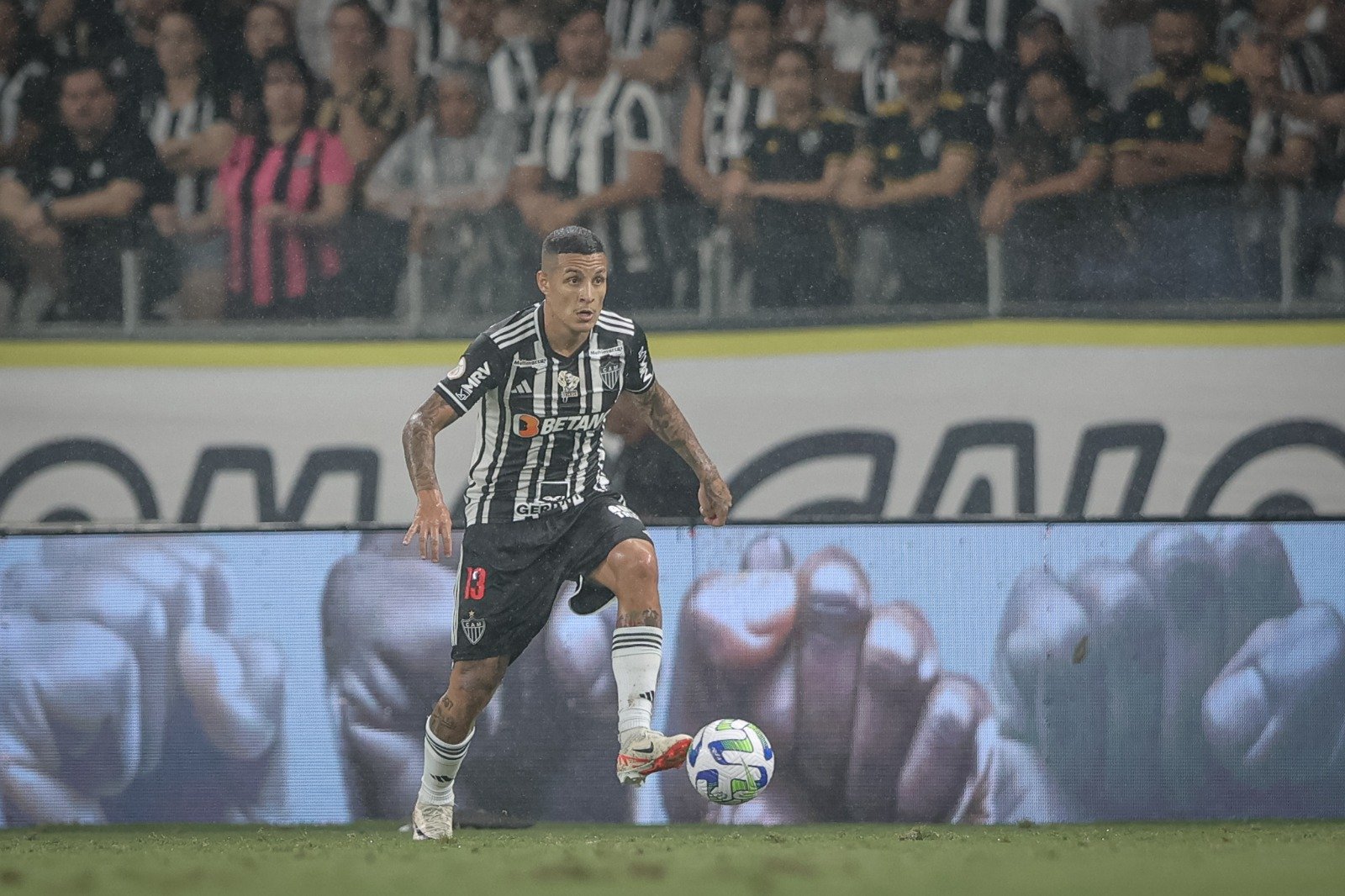 Guilherme Arana, lateral-esquerdo do Atlético (foto: Pedro Souza/Atlético)