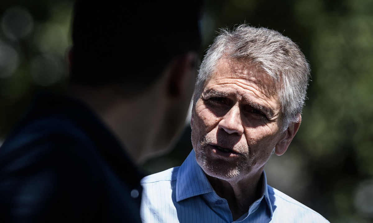 Paulo Autoori em conversa com Pedro Martins - (Foto: Gustavo Aleixo/Cruzeiro)