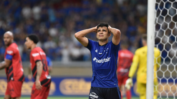 Bruno Rodrigues lamenta chance perdida (foto: Ramon Lisboa/EM/D.A.Press)
