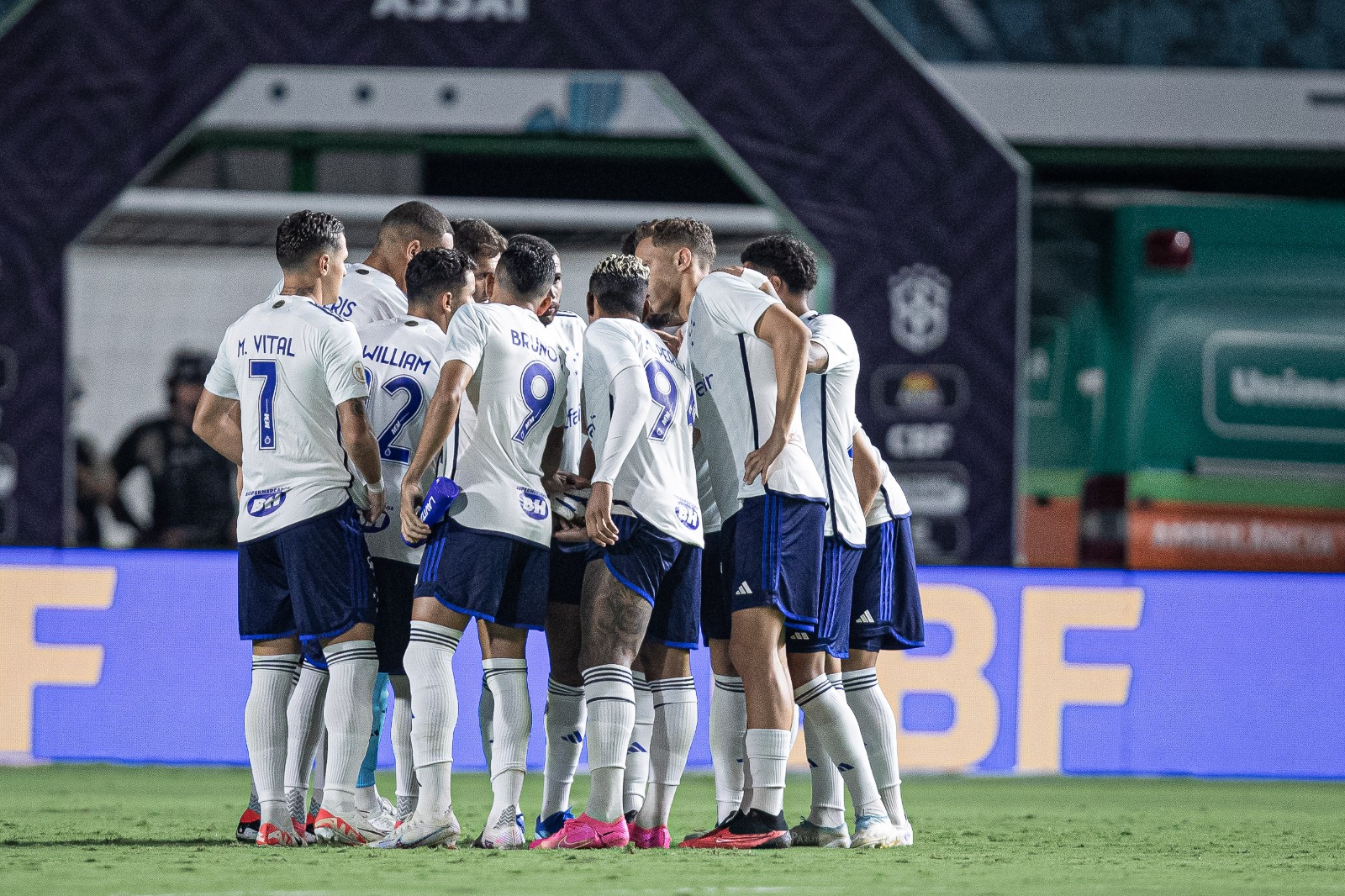 Inter e Flamengo vencem e mantêm acirrada disputa pela liderança do  Brasileirão