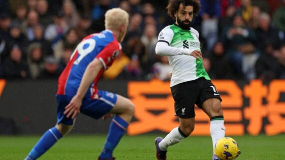 Crystal Palace x Liverpool em partida pelo Campeonato Inglês (foto: Adrian Dennis/AFP)