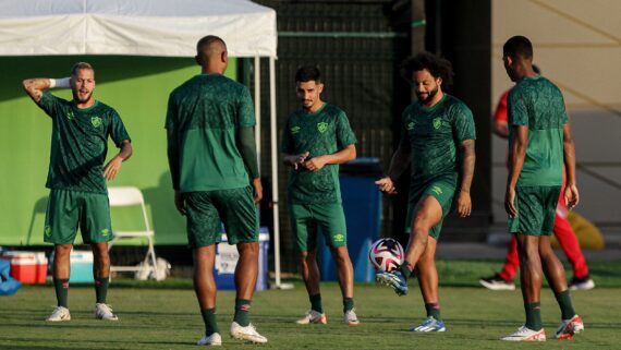 Jogadores do Fluminense em treino para estreia no Mundial (foto: Lucas Merçon/Fluminense)