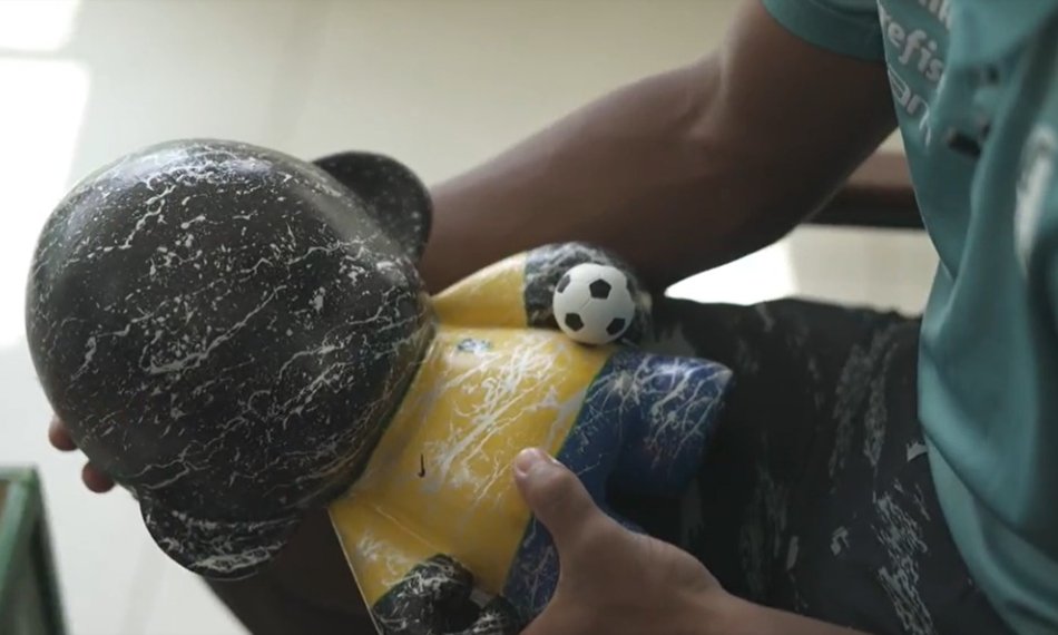 Presente de Tamires para Endrick - (foto: Reprodução/Fantástico)