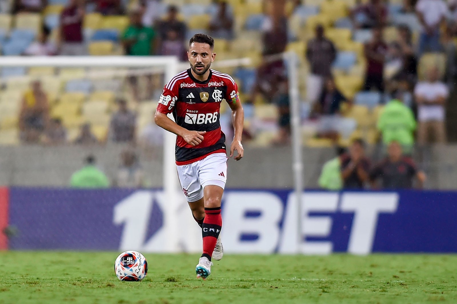 Everton Ribeiro, meio-campista do Flamengo (foto: Marcelo Cortes/Flamengo)