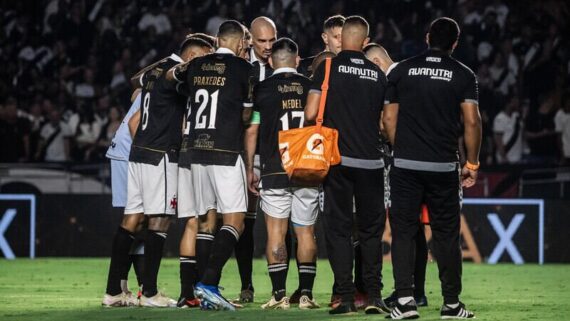 Time do Vasco reunido (foto: Leandro Amorim/Vasco)