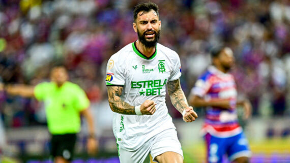 Mastriani comemorando gol pelo América (foto: Mourão Panda / América)