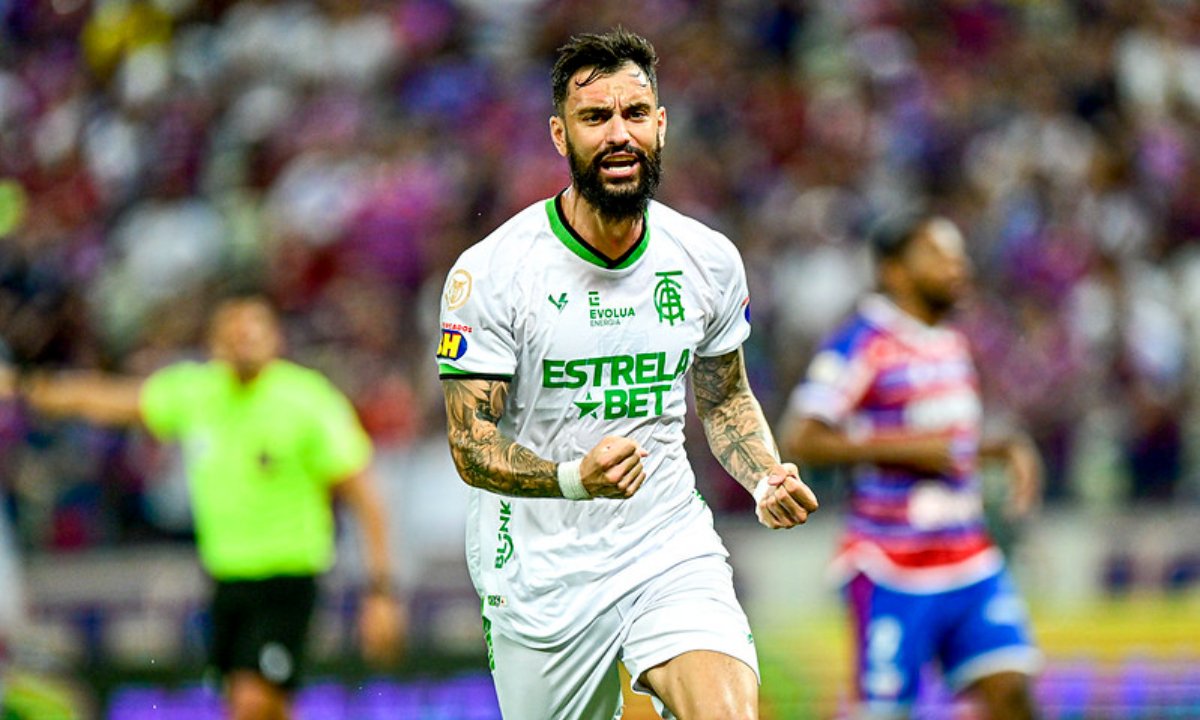 Mastriani comemorando gol pelo América (foto: Mourão Panda / América)