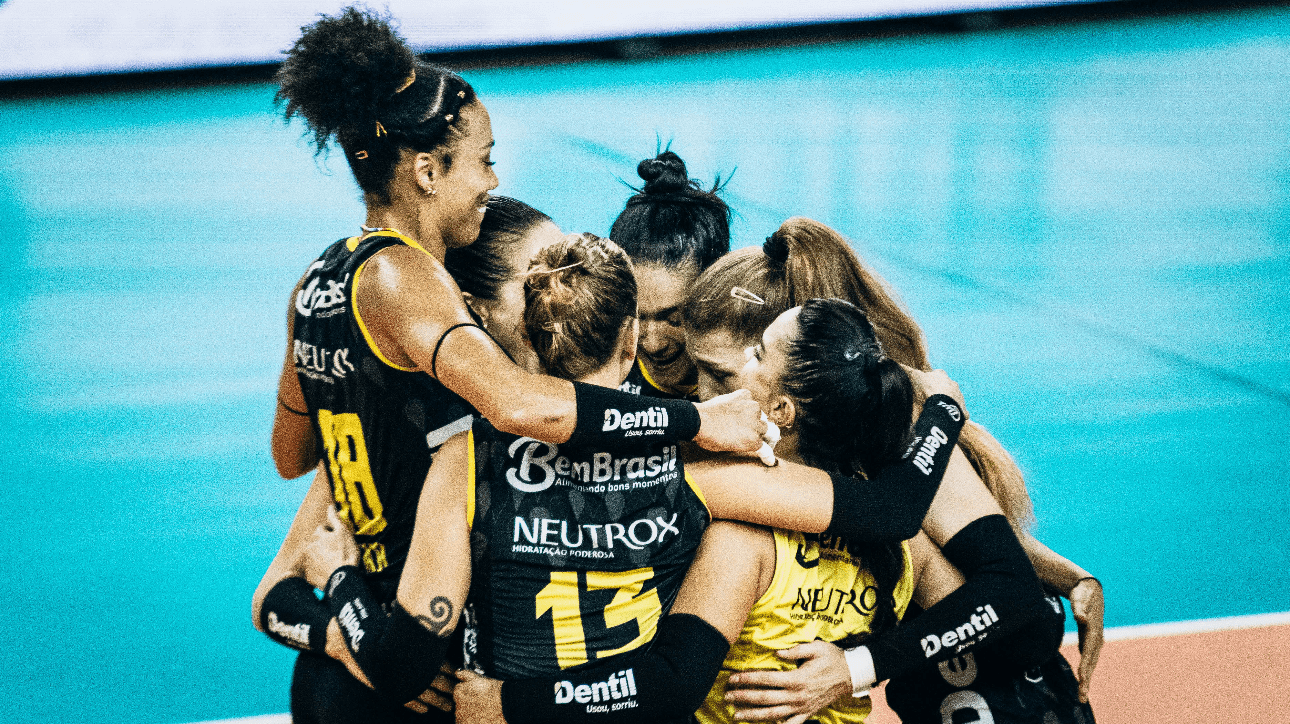 Jogadoras de vôlei do Praia Clube (foto: Eliezer Esportes/Praia Clube)