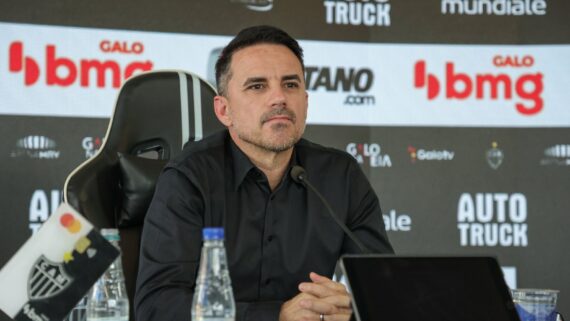 Rodrigo Caetano durante entrevista na Cidade do Galo (foto: Pedro Souza/Atlético)