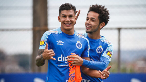 Lucas Romero e Rafinha em treino do Cruzeiro (foto: Vinnicius Silva/Cruzeiro)